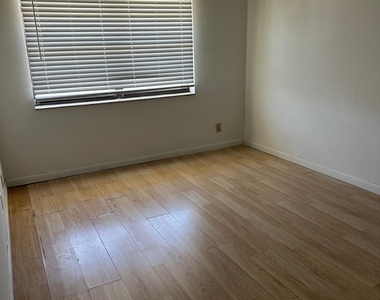 931 Sw 20th Court - Photo Thumbnail 16