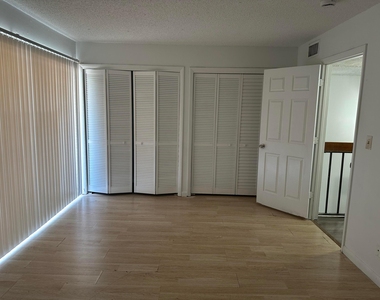 931 Sw 20th Court - Photo Thumbnail 15