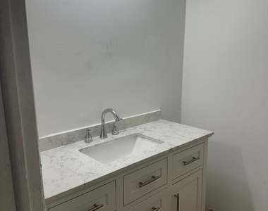 931 Sw 20th Court - Photo Thumbnail 13