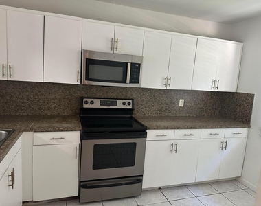 931 Sw 20th Court - Photo Thumbnail 2