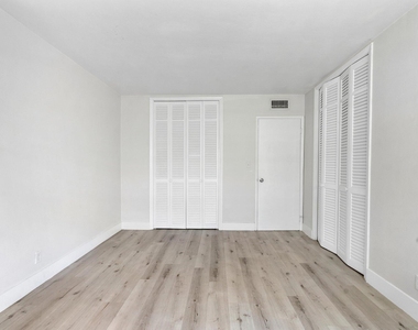 1638 Plunkett Street - Photo Thumbnail 17