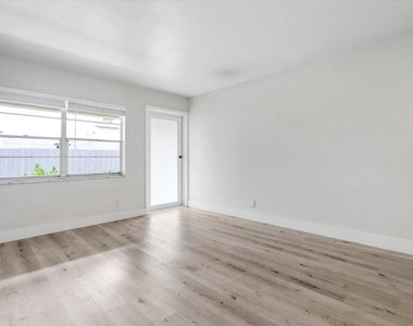 1638 Plunkett Street - Photo Thumbnail 9