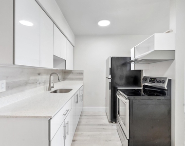 1638 Plunkett Street - Photo Thumbnail 2