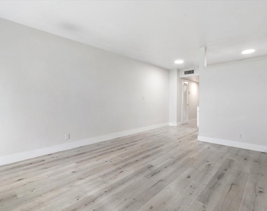 1638 Plunkett Street - Photo Thumbnail 8