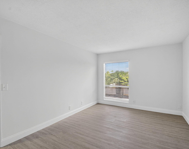 1500 N Congress Avenue - Photo Thumbnail 13