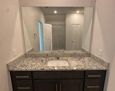 7512 Noble Oaks Drive - Photo Thumbnail 14