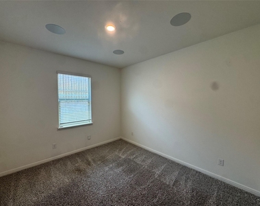 7512 Noble Oaks Drive - Photo Thumbnail 17