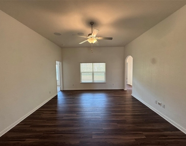 7512 Noble Oaks Drive - Photo Thumbnail 9