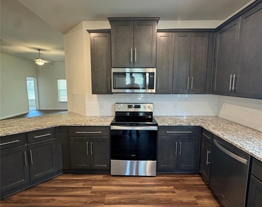 7512 Noble Oaks Drive - Photo Thumbnail 4