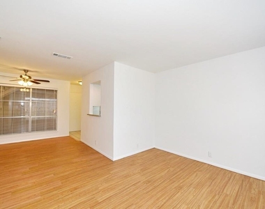 4818 Cole Avenue - Photo Thumbnail 6