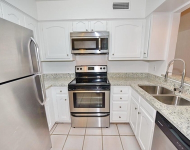 4818 Cole Avenue - Photo Thumbnail 3