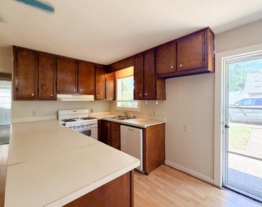 1705 N Robinson Street - Photo Thumbnail 5