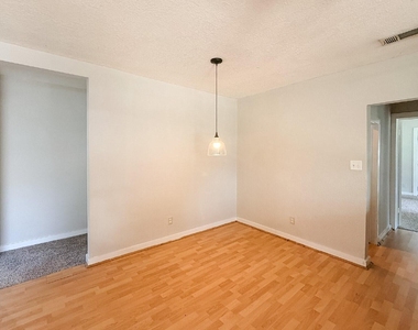 1705 N Robinson Street - Photo Thumbnail 7