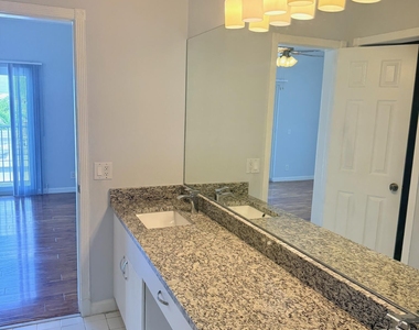 2351 Ne 14th Street Causeway - Photo Thumbnail 26