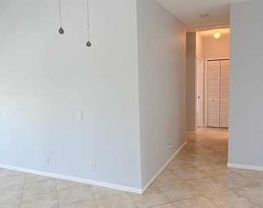 2351 Ne 14th Street Causeway - Photo Thumbnail 22