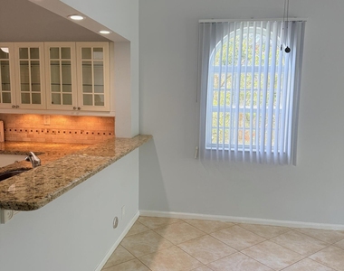 2351 Ne 14th Street Causeway - Photo Thumbnail 16