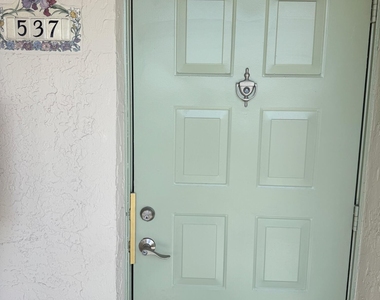 2351 Ne 14th Street Causeway - Photo Thumbnail 1