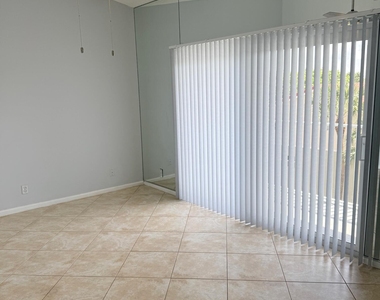 2351 Ne 14th Street Causeway - Photo Thumbnail 4