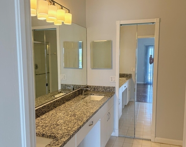 2351 Ne 14th Street Causeway - Photo Thumbnail 28