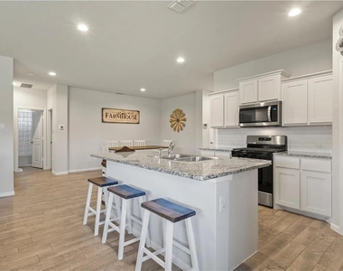 5405 N Wind Lane - Photo Thumbnail 4