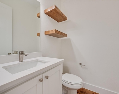 2410 Boyd Street - Photo Thumbnail 11