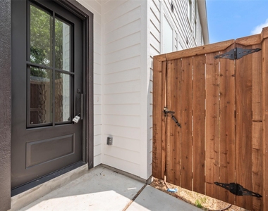 2410 Boyd Street - Photo Thumbnail 4