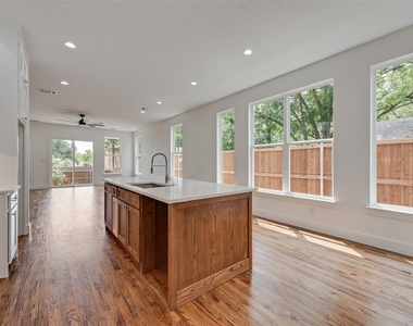 2410 Boyd Street - Photo Thumbnail 8