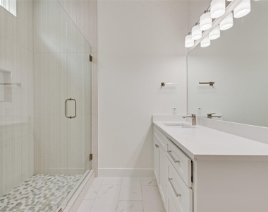 2410 Boyd Street - Photo Thumbnail 14