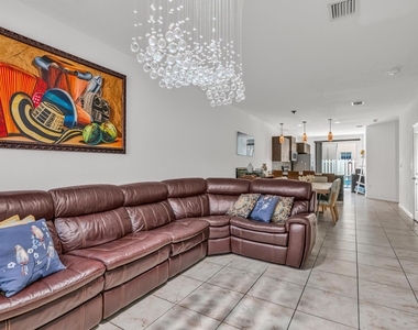 1437 Se 23rd Terrace - Photo Thumbnail 3