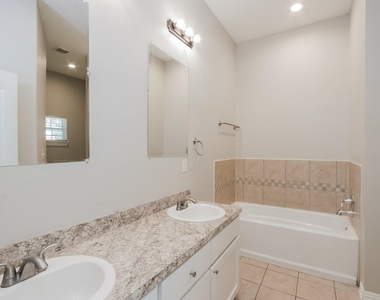 1633 Mockingbird Lane - Photo Thumbnail 10
