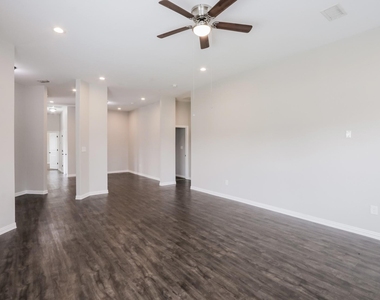 1633 Mockingbird Lane - Photo Thumbnail 5