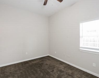 1633 Mockingbird Lane - Photo Thumbnail 9