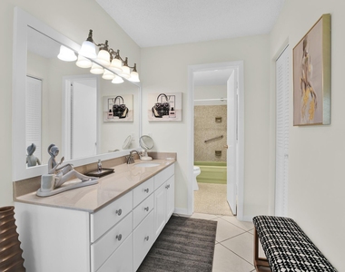 5910 Via Delray Boulevard - Photo Thumbnail 10