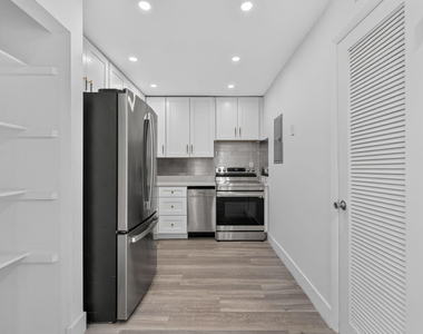 17051 Ne 35th Avenue - Photo Thumbnail 3