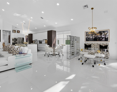 5372 Nw 21st Avenue - Photo Thumbnail 16