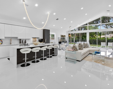 5372 Nw 21st Avenue - Photo Thumbnail 7