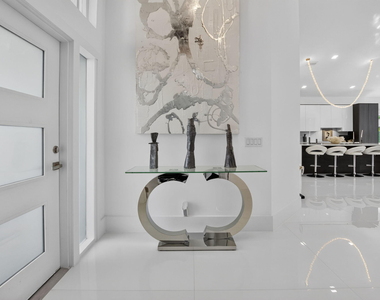 5372 Nw 21st Avenue - Photo Thumbnail 4