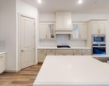 7416 Atlas Drive - Photo Thumbnail 4