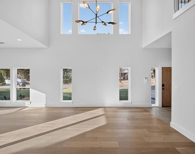 413 Graham Avenue - Photo Thumbnail 8