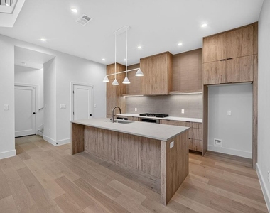 413 Graham Avenue - Photo Thumbnail 3