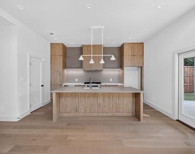 413 Graham Avenue - Photo Thumbnail 4