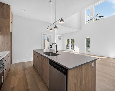 413 Graham Avenue - Photo Thumbnail 5