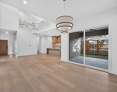413 Graham Avenue - Photo Thumbnail 7