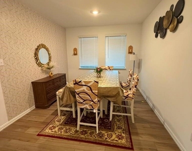 8432 Butterfly Lane - Photo Thumbnail 12