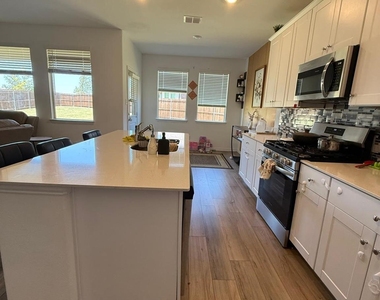 8432 Butterfly Lane - Photo Thumbnail 10