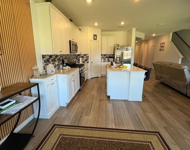 8432 Butterfly Lane - Photo Thumbnail 9