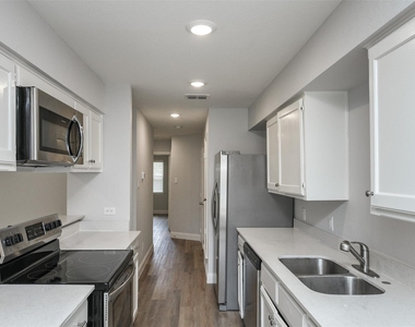 2501 Windy Pine Lane - Photo Thumbnail 13