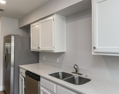 2501 Windy Pine Lane - Photo Thumbnail 14