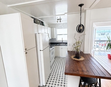 510 Lake Shore Drive - Photo Thumbnail 3