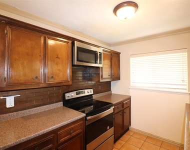 2002 Victoria Road - Photo Thumbnail 7